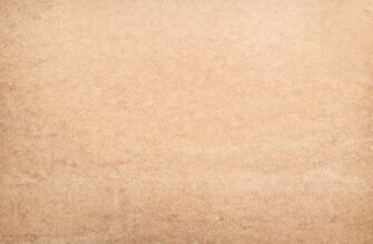 Текстура крафтовой бумаги бежевого цвета с коричневым оттенком.